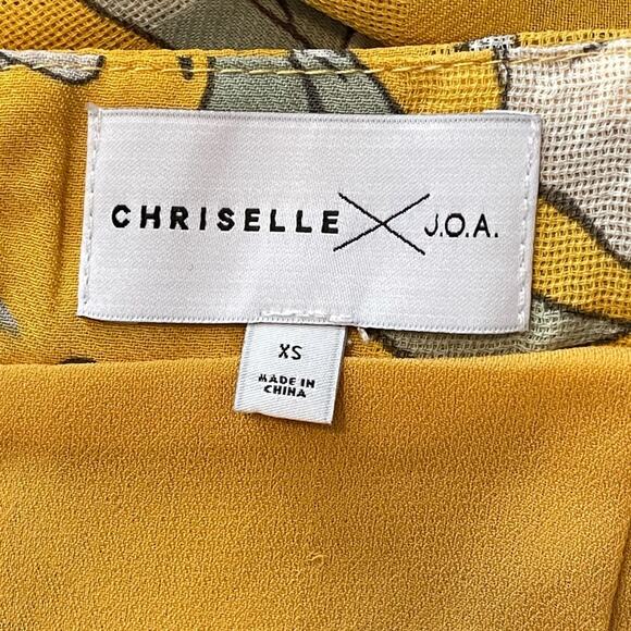 J.O.A. X Chriselle Lim Floral Convertible Crop XS - Picture 6 of 11